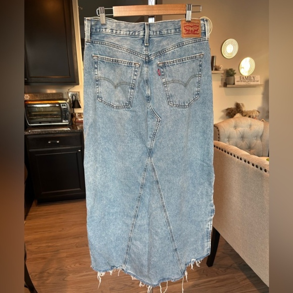 ✨VTG Vintage Distressed Raw Hem Levi's Light Blue Maxi Denim Jean Skirt